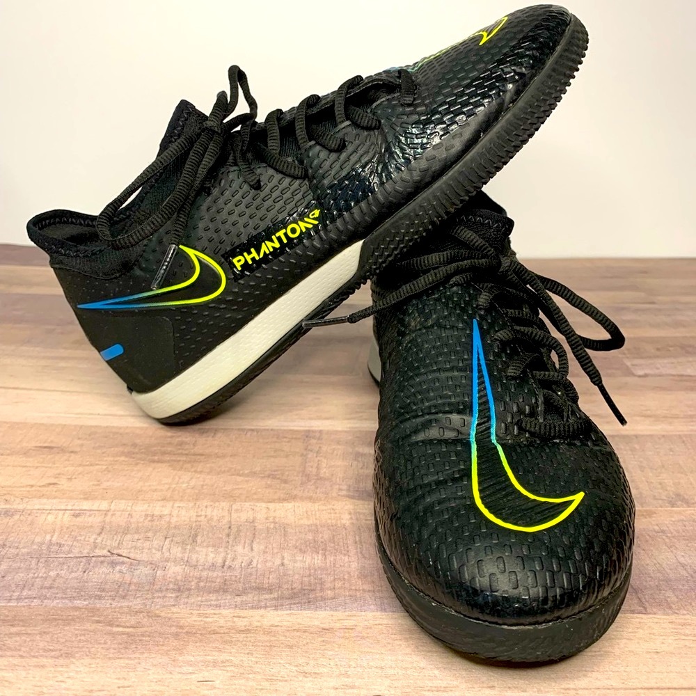 Nike Phantom Futsal Shoes Youth Size 7